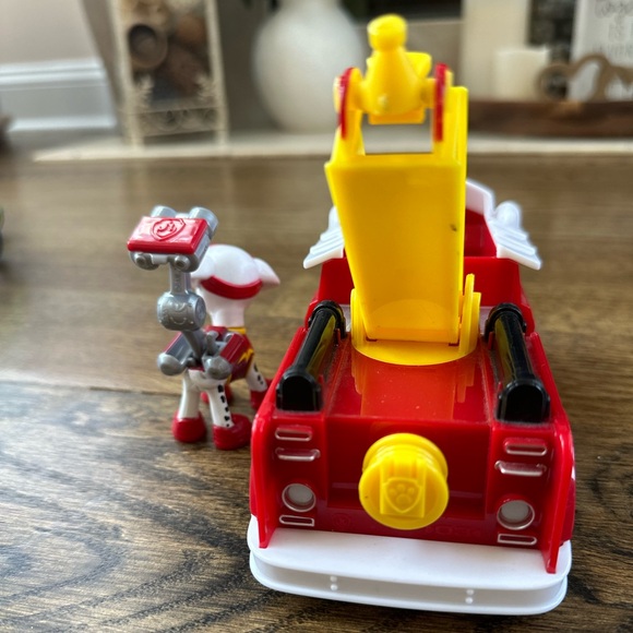 Paw Patrol Marshall with Fire Truck - Picture 5 of 8